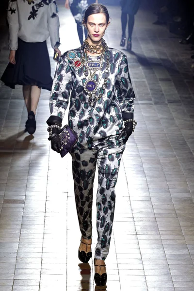 Look 43